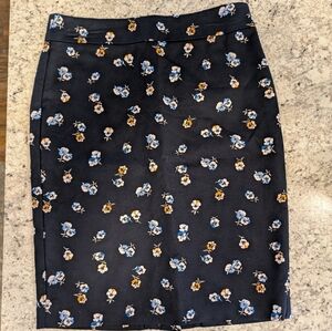 Ann Taylor Factory Navy Floral Pencil Skirt Size 4
